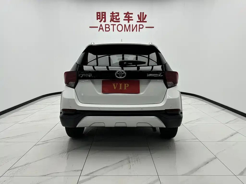 Toyota Yaris L — фото 4