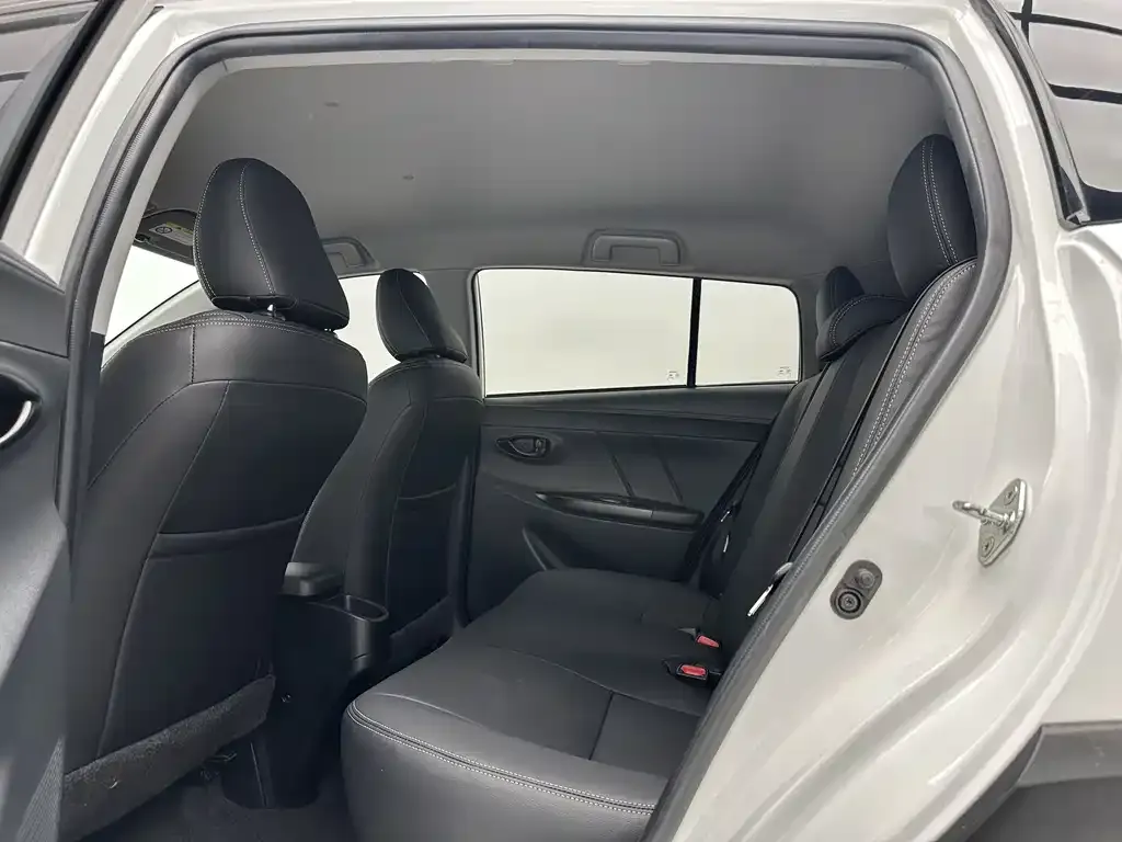 Toyota Yaris L — фото 9