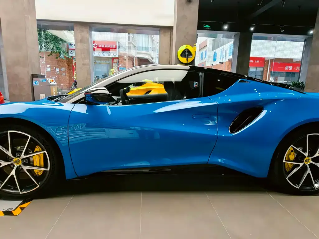 Lotus Emira — фото 10
