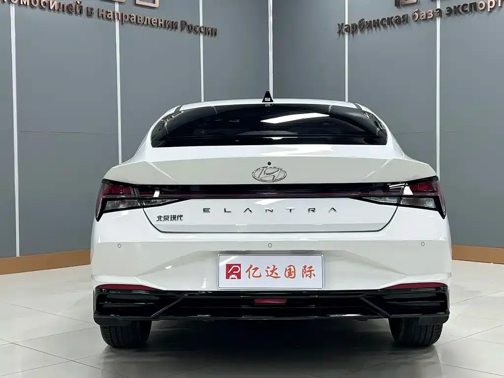 Hyundai Elantra — фото 2