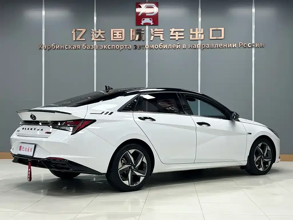 Hyundai Elantra — фото 7