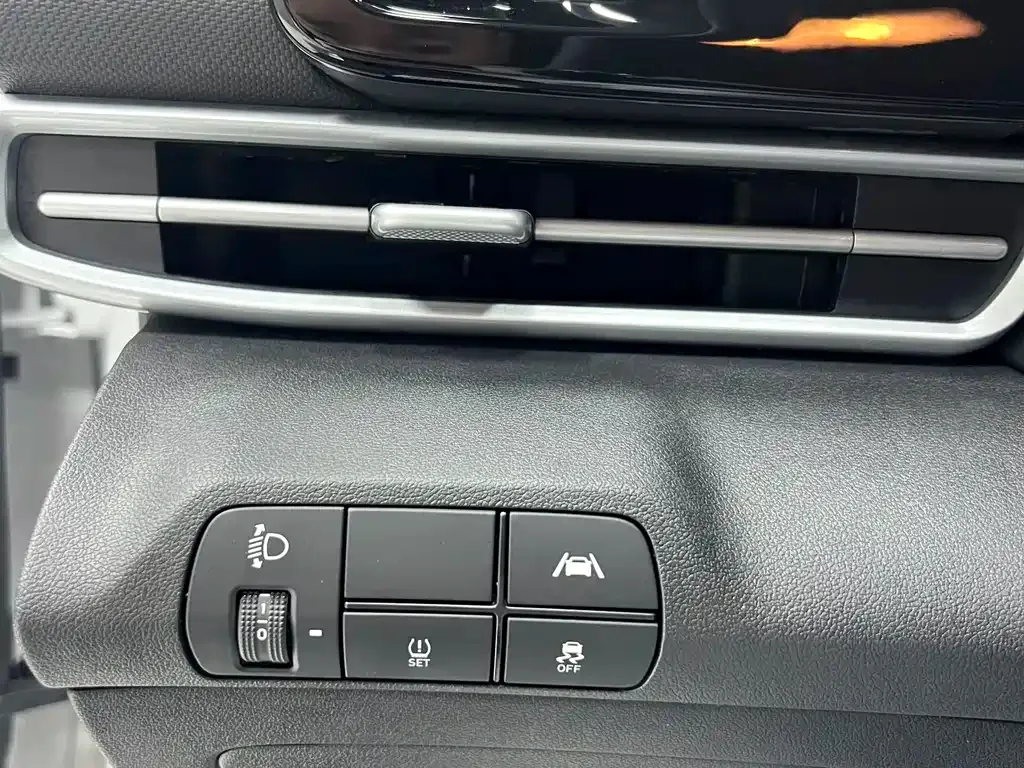 Hyundai Elantra — фото 10
