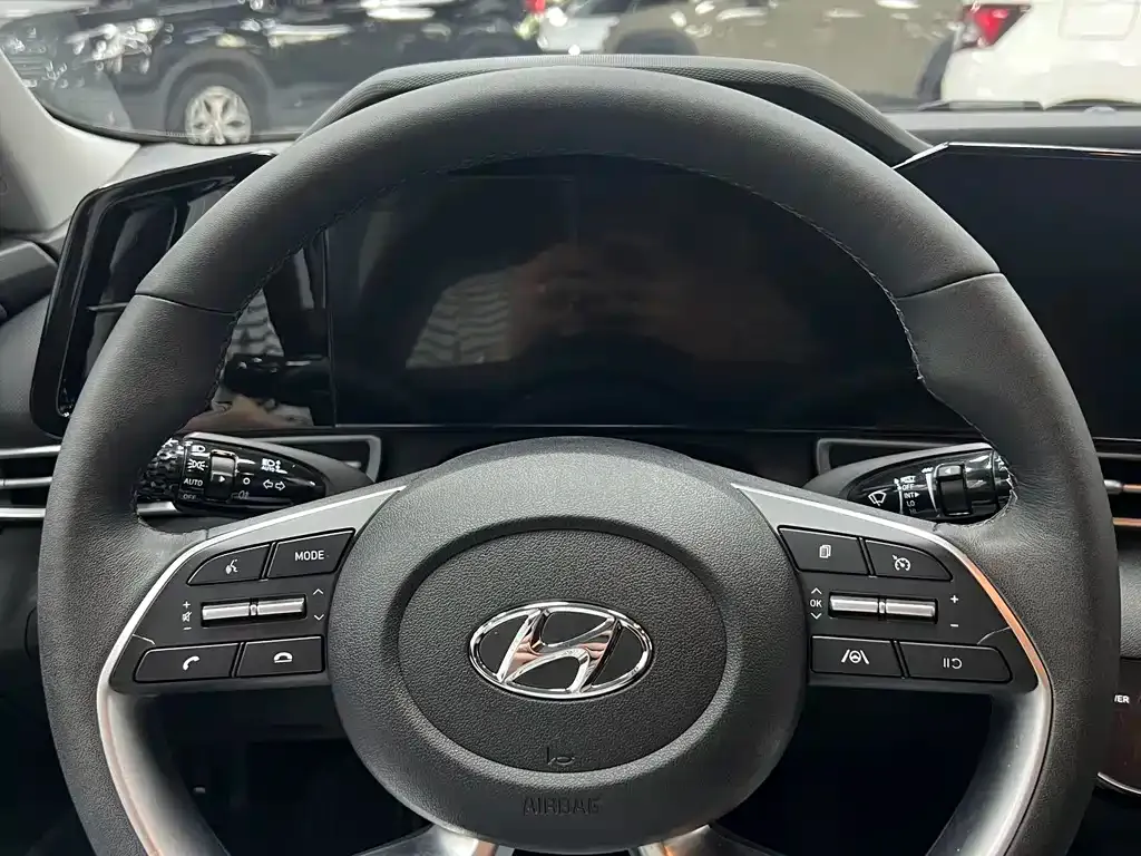 Hyundai Elantra — фото 4