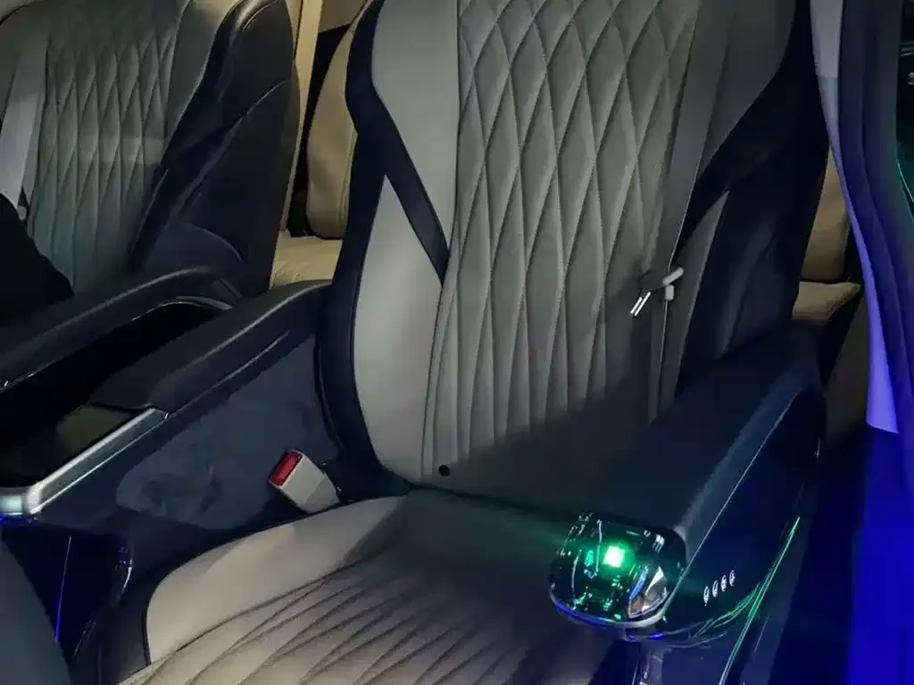 Toyota Sienna — фото 4