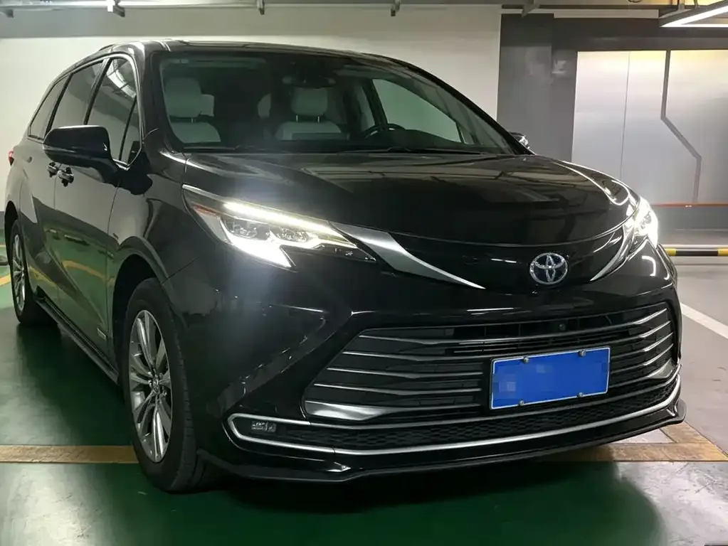 Toyota Sienna — фото 5