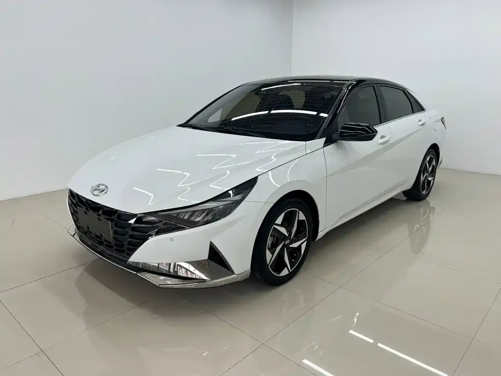Hyundai Elantra — фото 1