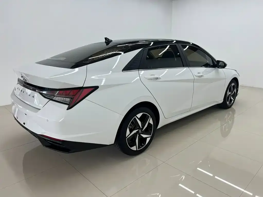 Hyundai Elantra — фото 5