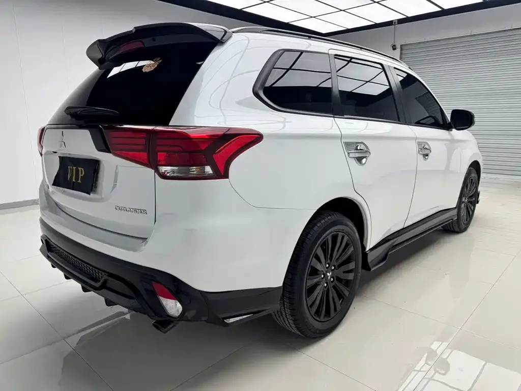 Mitsubishi Outlander — фото 7