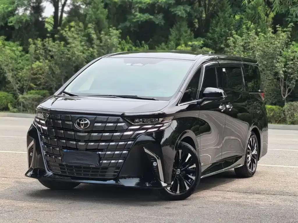Toyota Alphard — фото 1