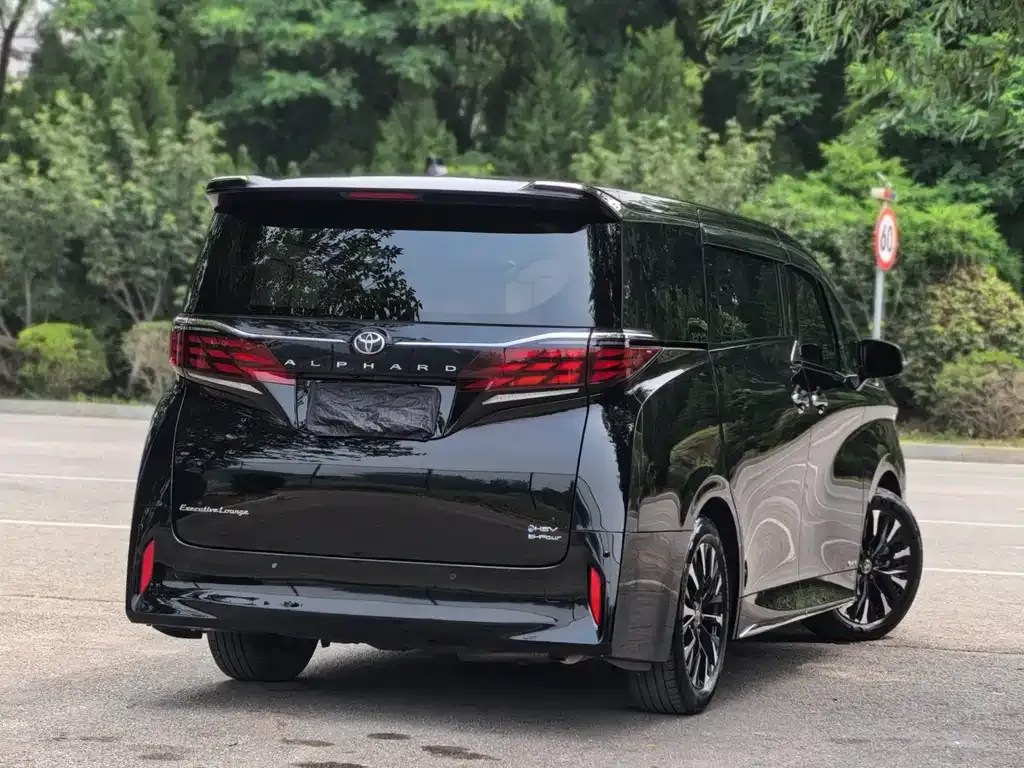 Toyota Alphard — фото 3