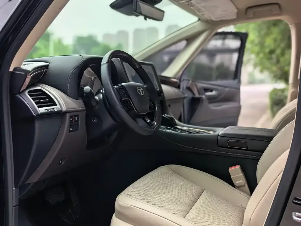 Toyota Alphard — фото 6