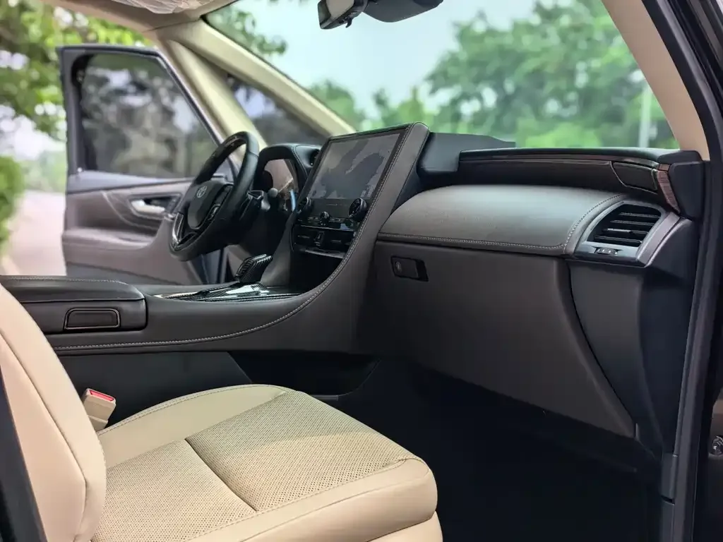 Toyota Alphard — фото 7