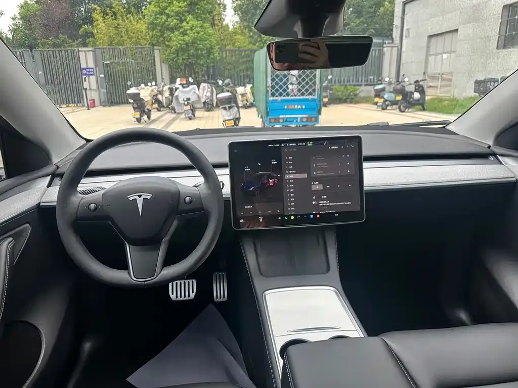 Tesla Model Y — фото 5