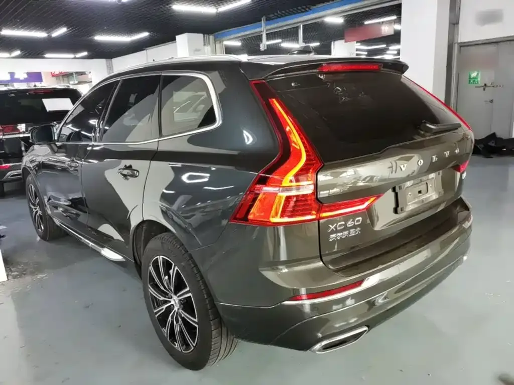 Volvo XC60 — фото 9