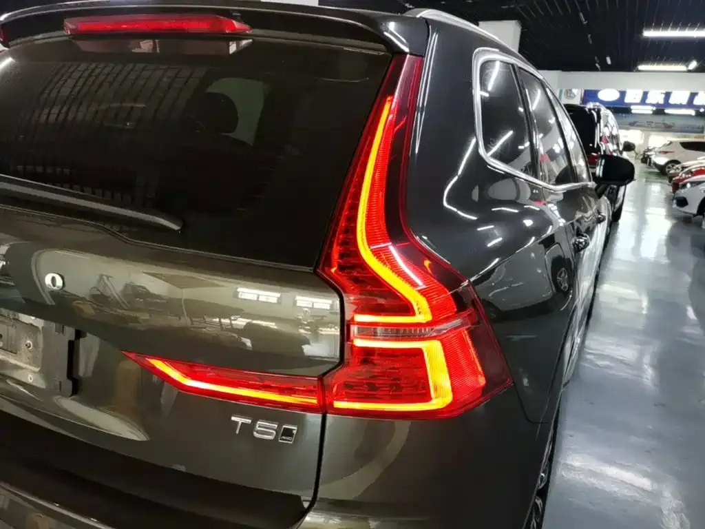 Volvo XC60 — фото 4