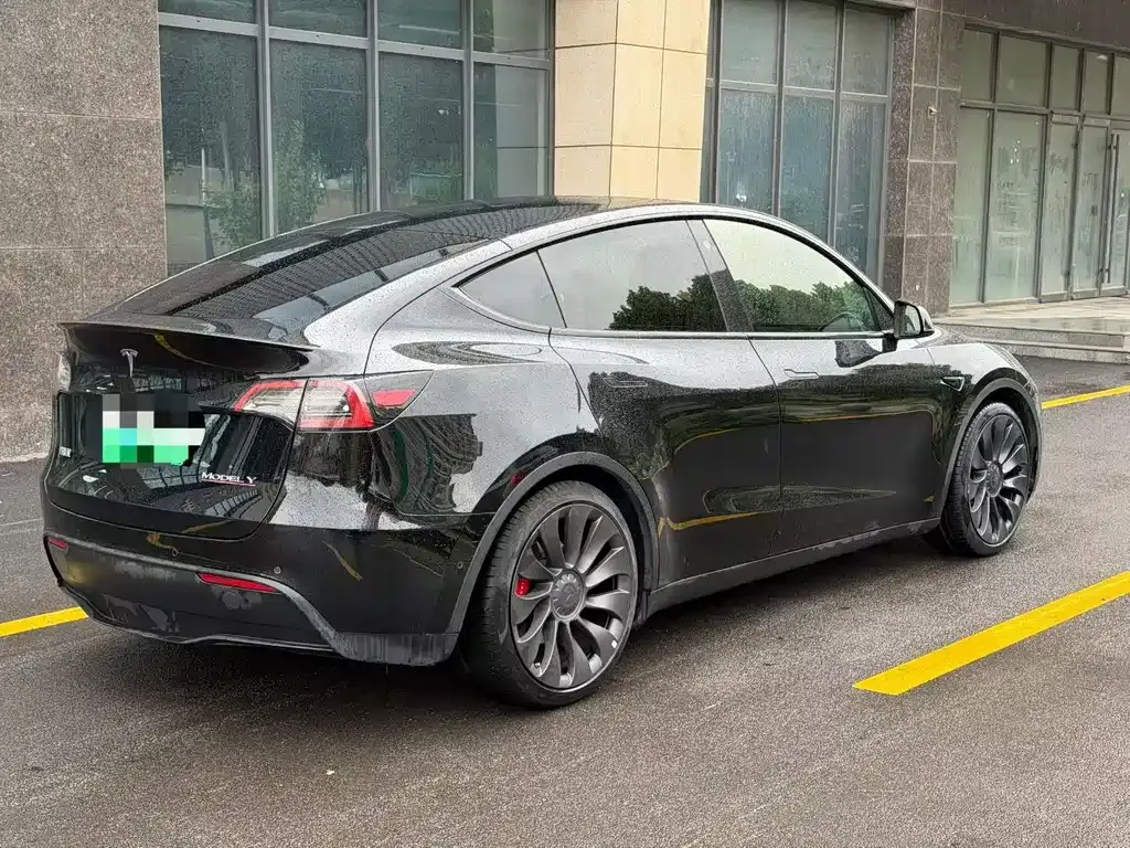 Tesla Model Y — фото 6