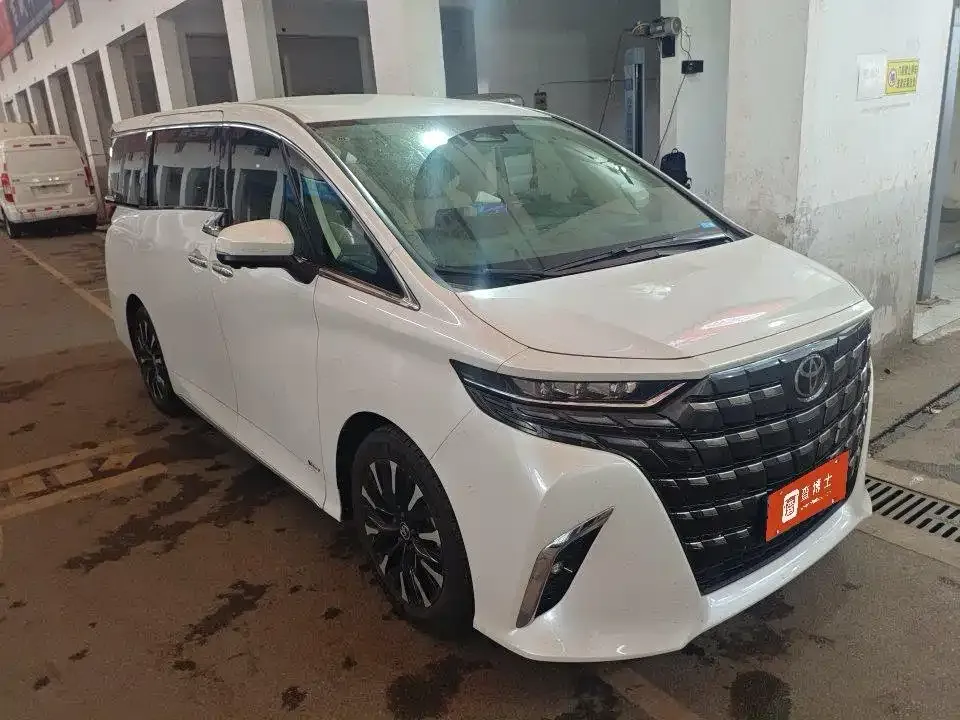 Toyota Alphard — фото 3