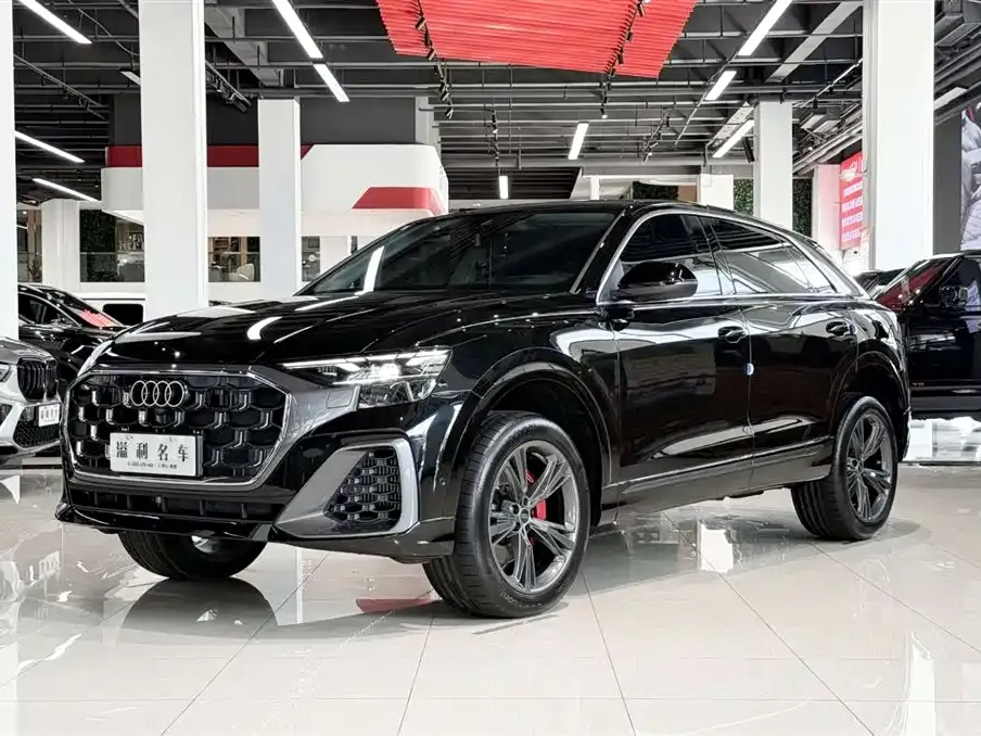 Audi Q8 — фото 1