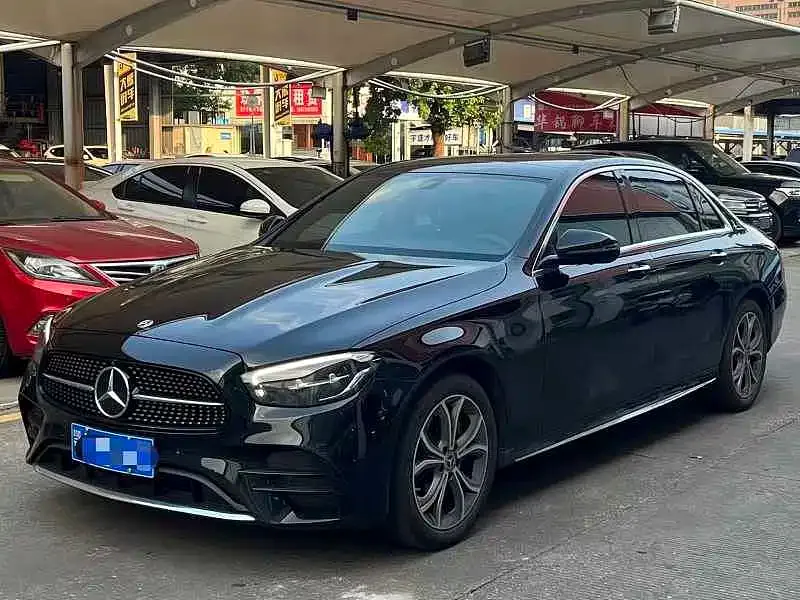 Mercedes-Benz E-Class — фото 1