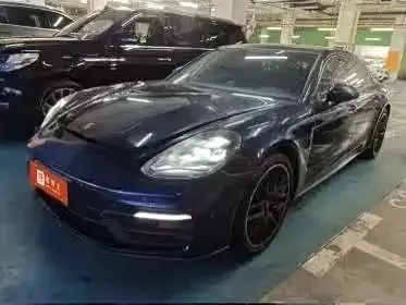 Porsche Panamera — фото 1
