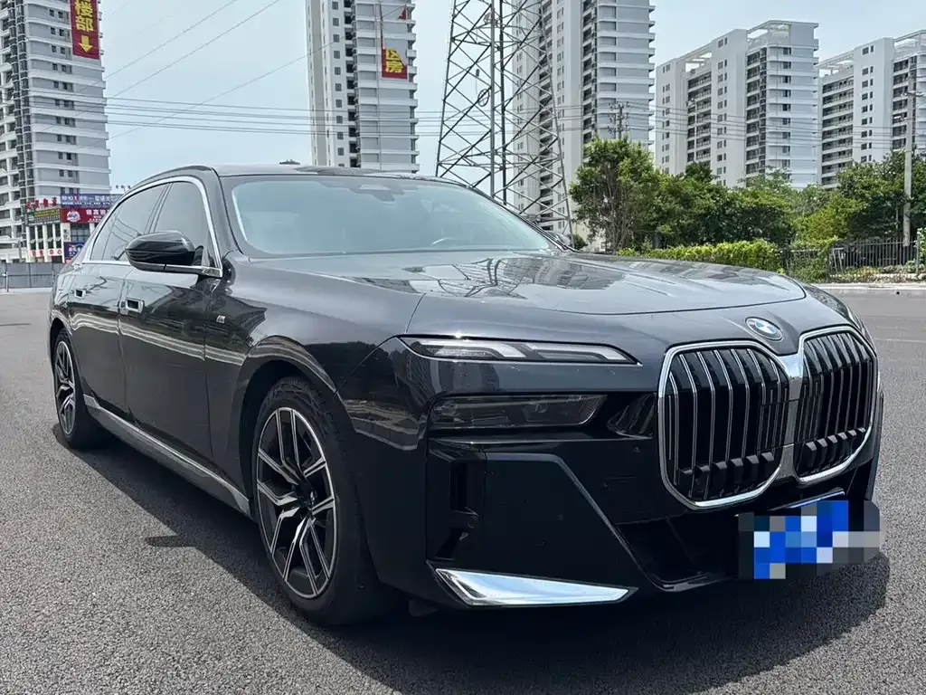 BMW 7 Series — фото 1