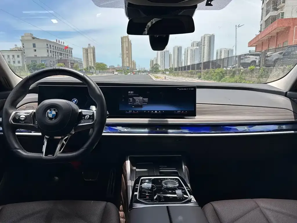 BMW 7 Series — фото 2