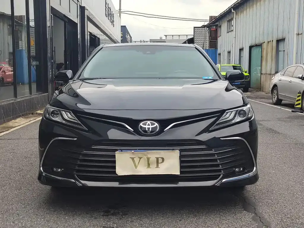 Toyota Camry — фото 5