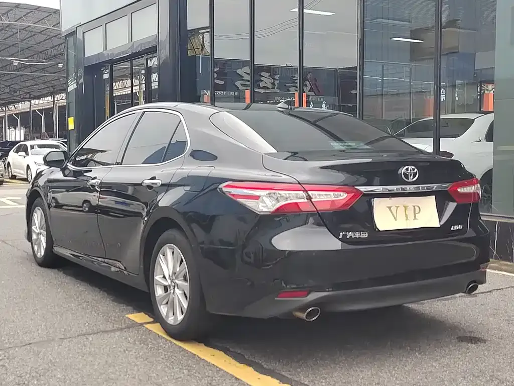 Toyota Camry — фото 7