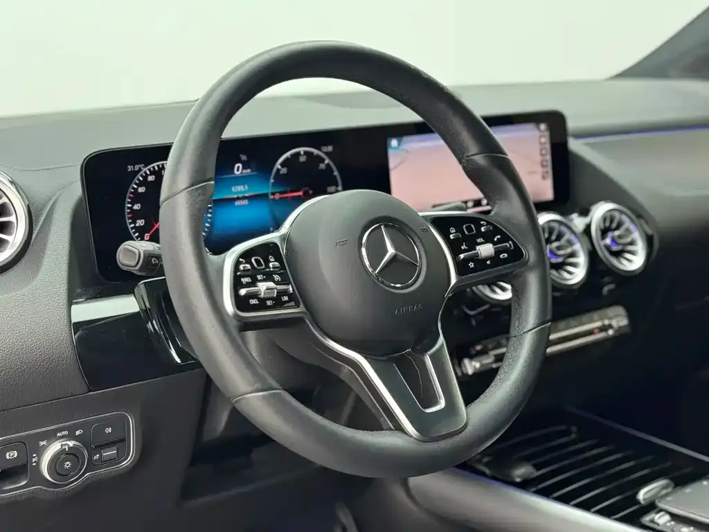 Mercedes-Benz EQA — фото 6