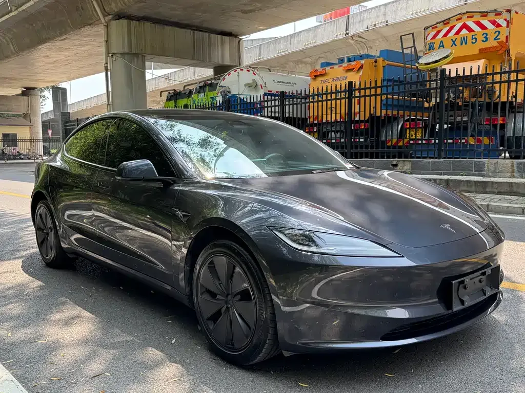 Tesla Model 3 — фото 2