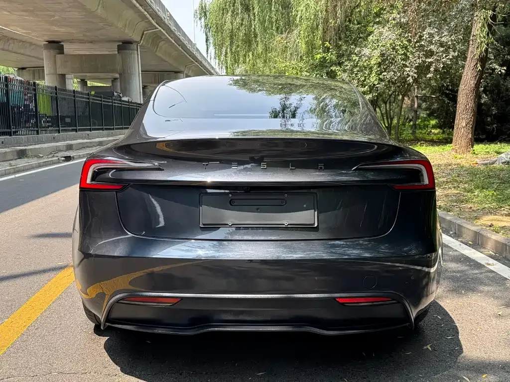 Tesla Model 3 — фото 10