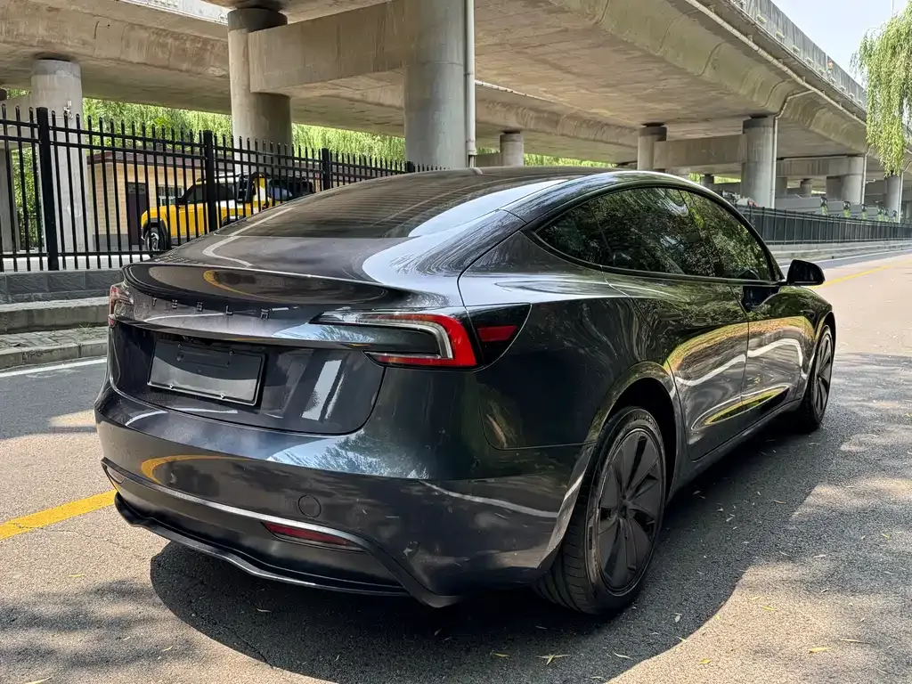 Tesla Model 3 — фото 7