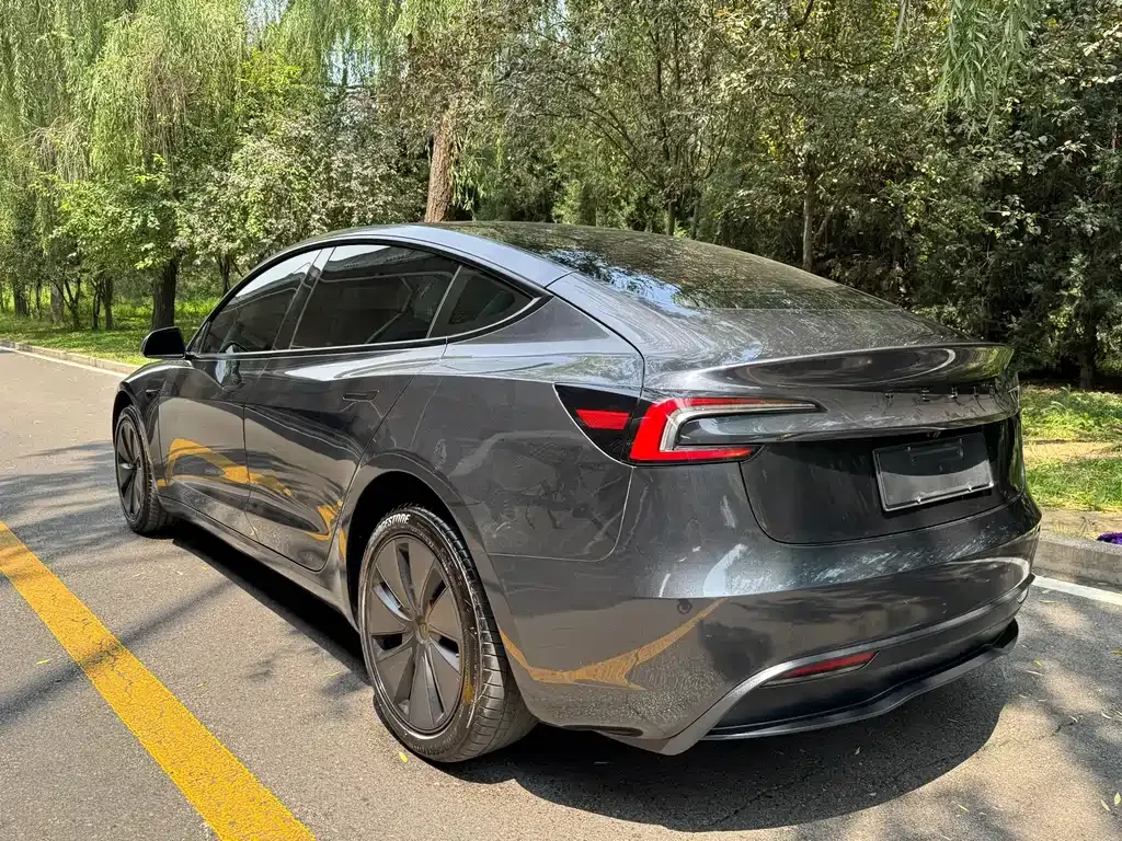Tesla Model 3 — фото 8