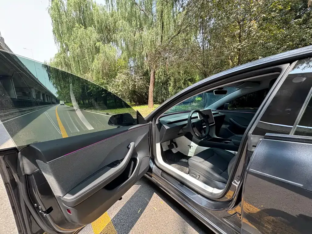 Tesla Model 3 — фото 9