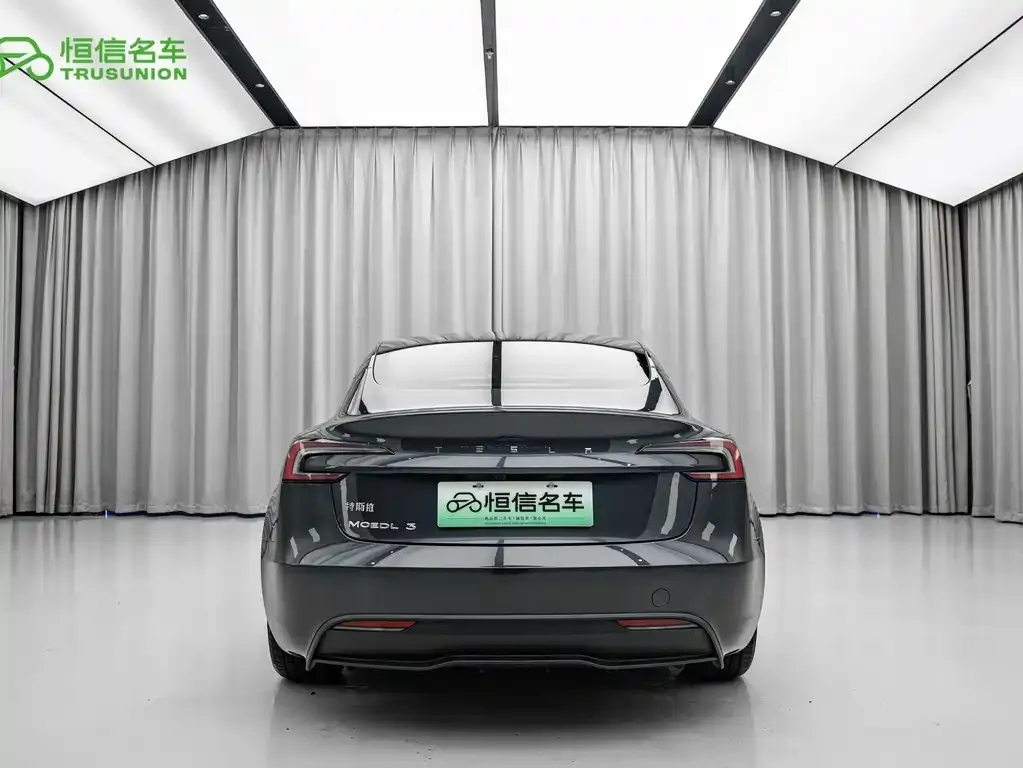 Tesla Model 3 — фото 10
