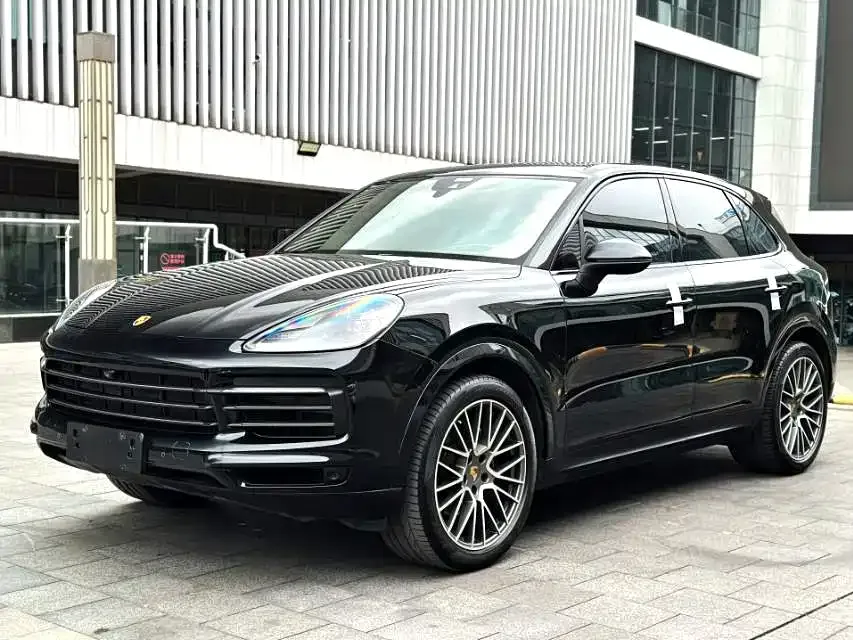 Porsche Cayenne — фото 1
