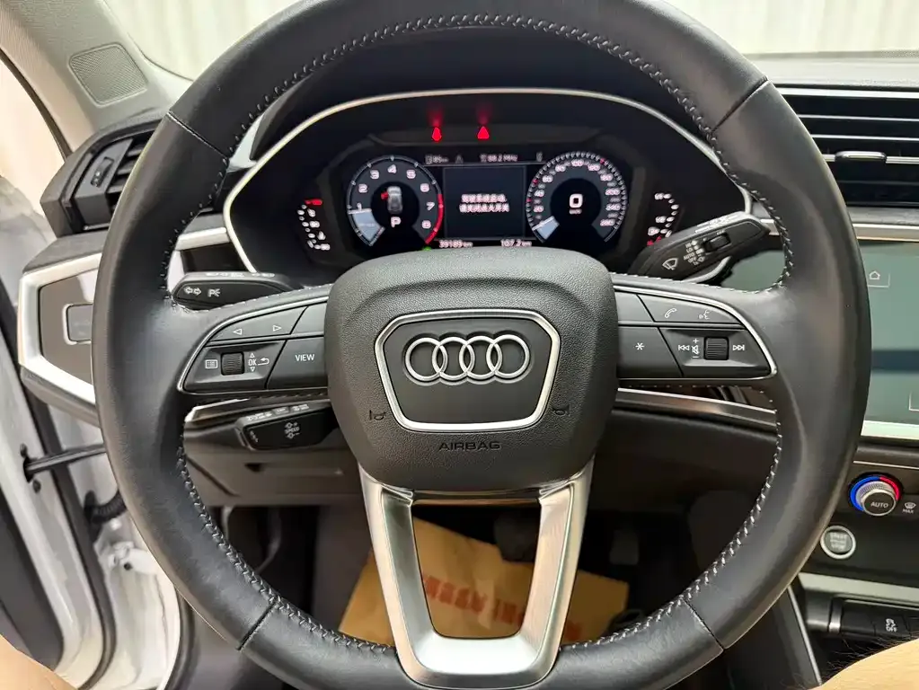 Audi Q3 — фото 10