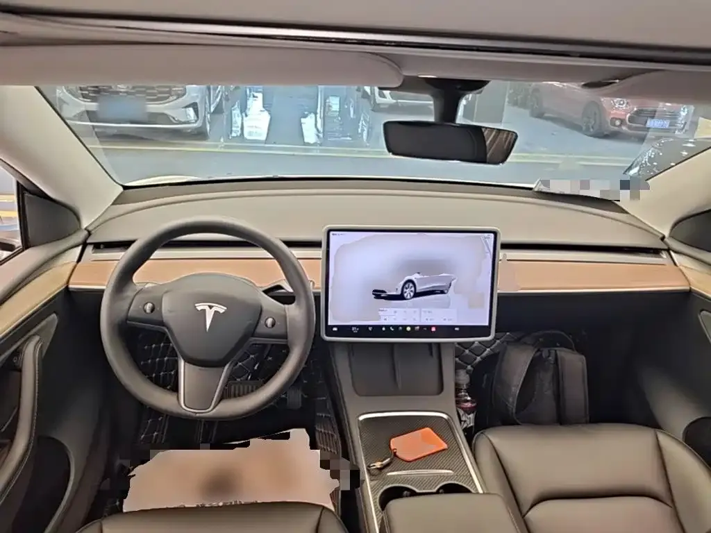 Tesla Model Y — фото 8