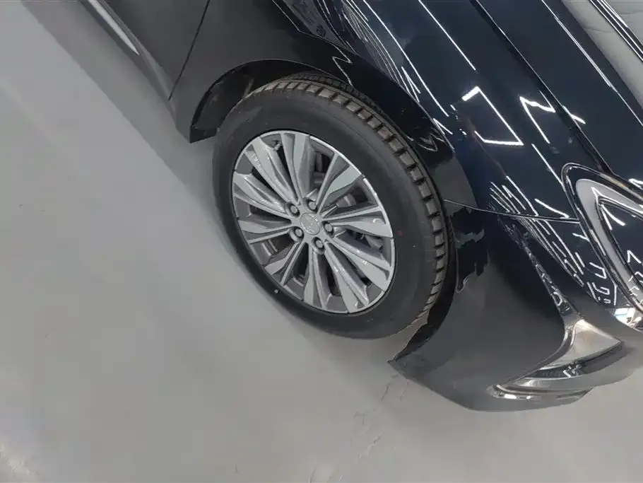 Hongqi E-QM5 — фото 4