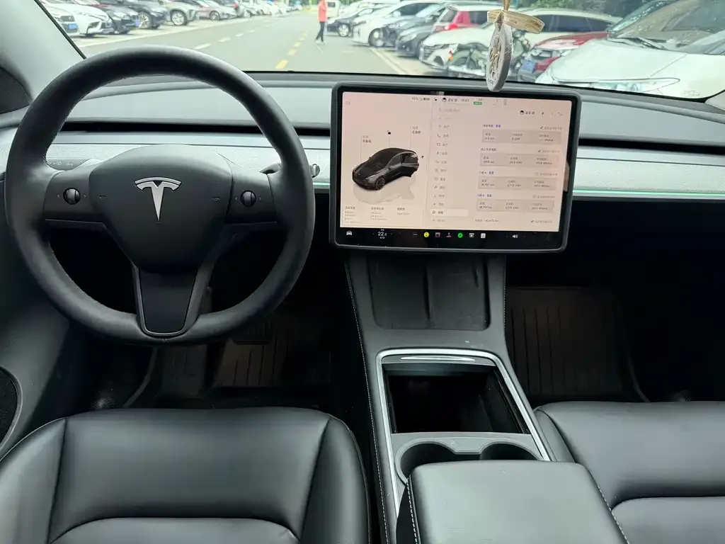Tesla Model Y — фото 3