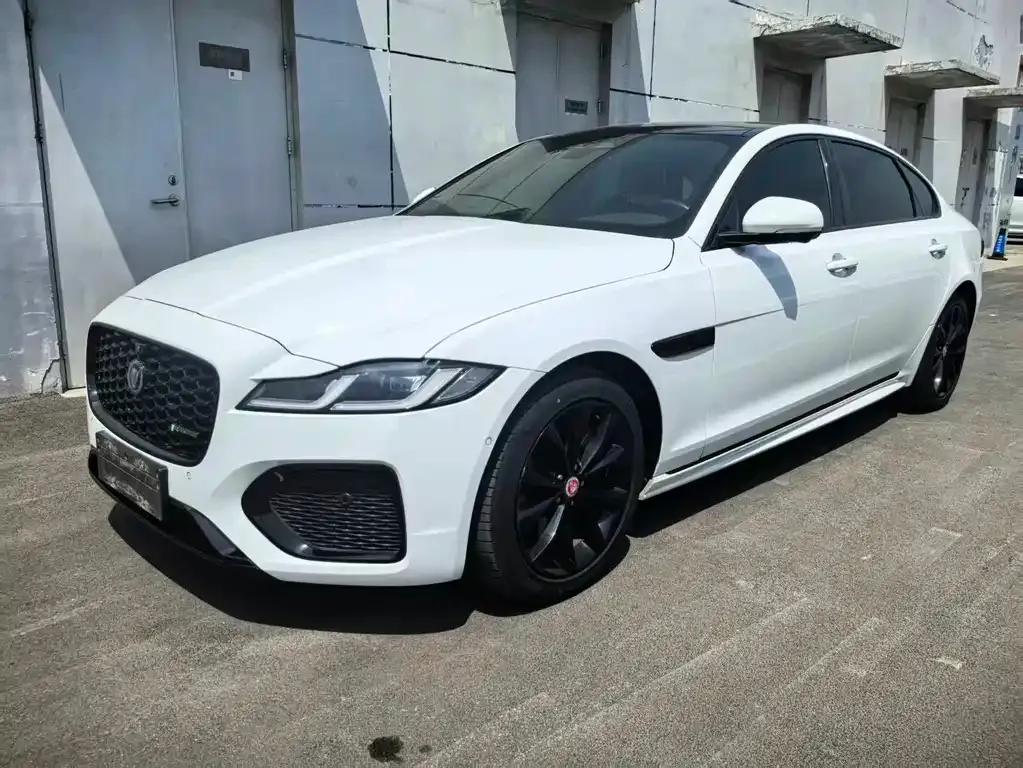 Jaguar XFL — фото 1