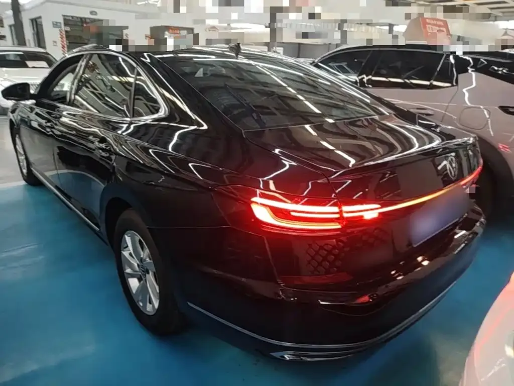Volkswagen Passat — фото 10
