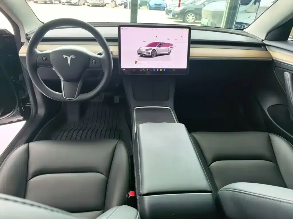 Tesla Model 3 — фото 2