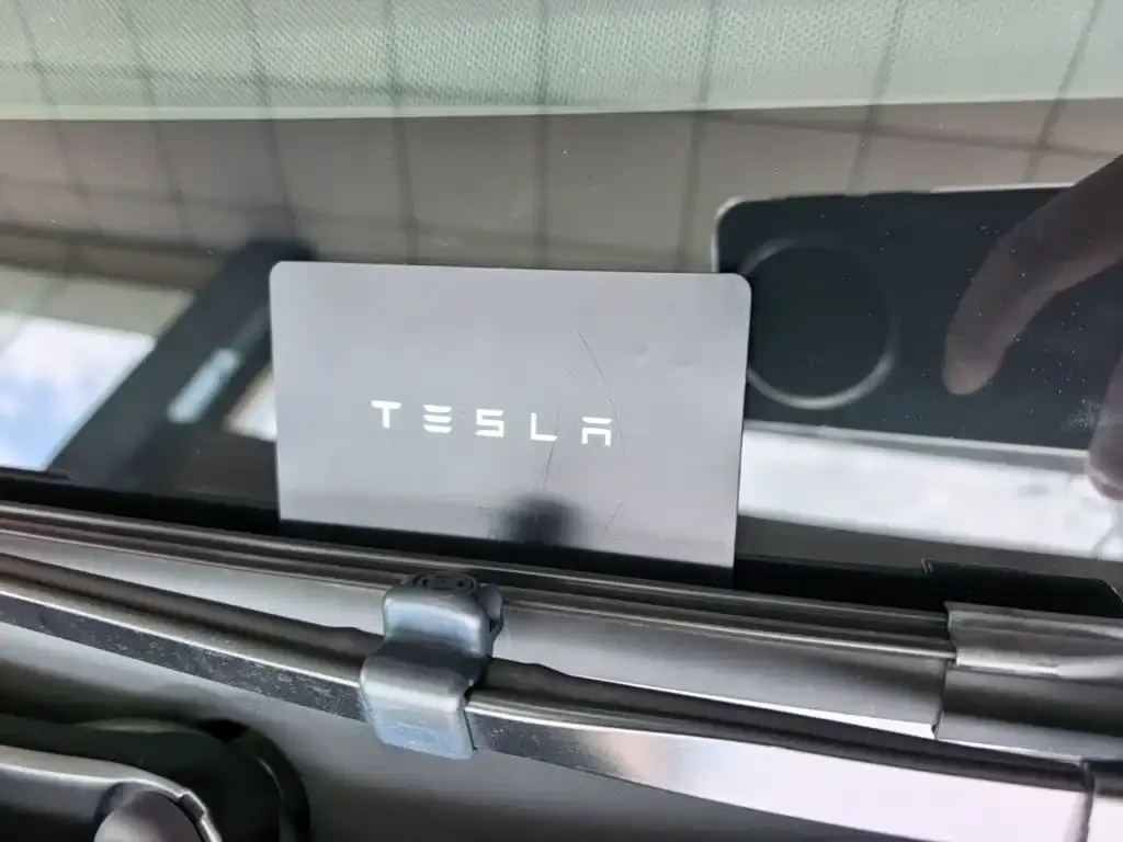 Tesla Model 3 — фото 3