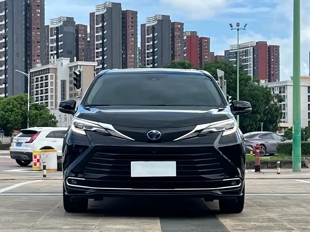 Toyota Sienna 2024 из CN, фото 6