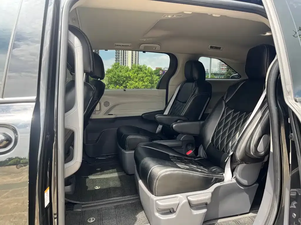 Toyota Sienna 2024 из CN, фото 10