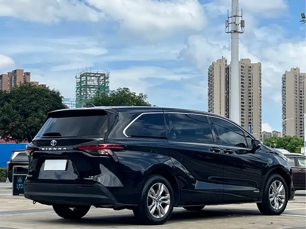 Toyota Sienna 2024 из CN, фото 4