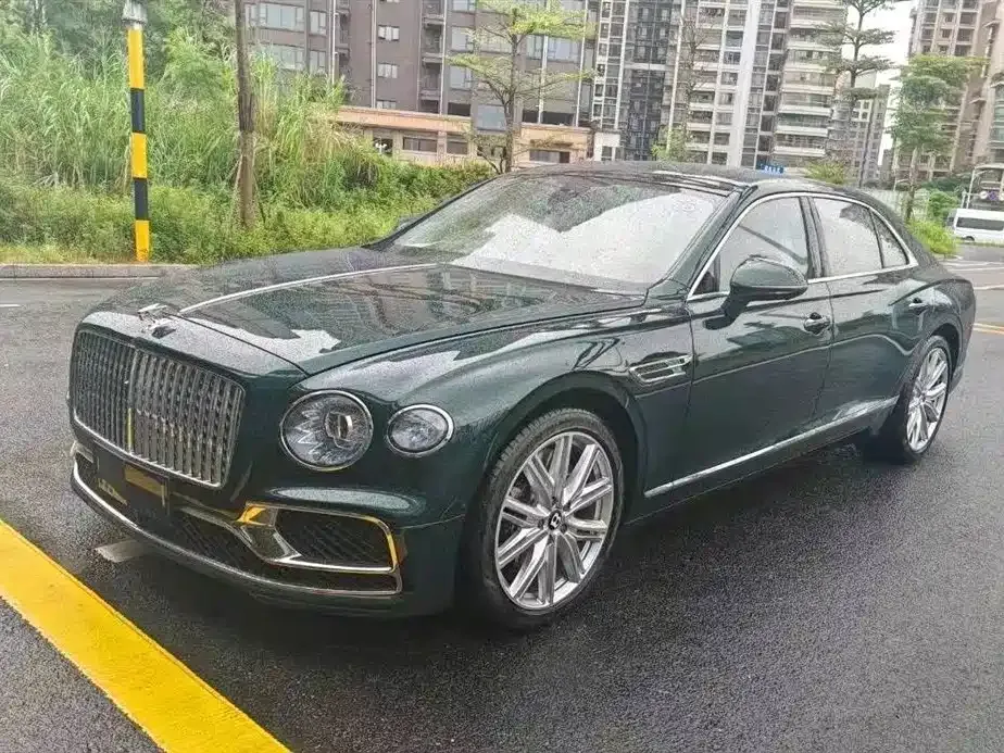 Bentley Flying Spur — фото 1