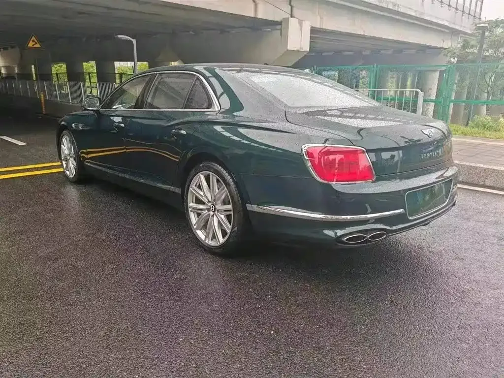 Bentley Flying Spur — фото 7