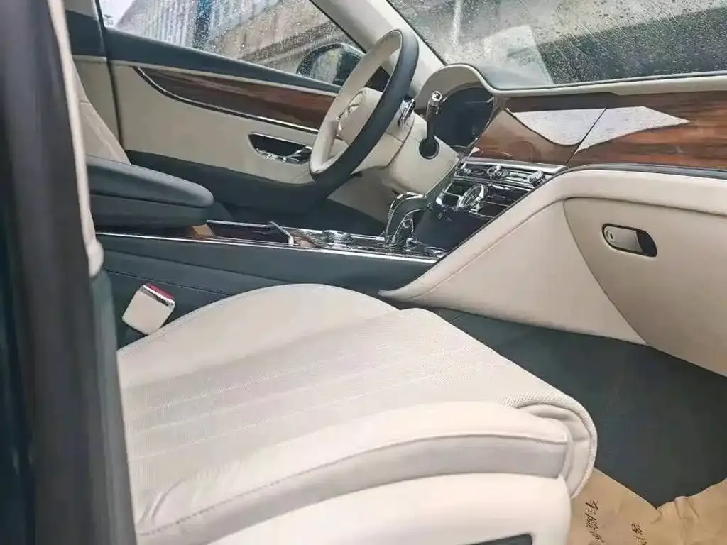 Bentley Flying Spur — фото 5